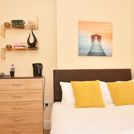 Townhouse @ 178 Ruskin Road Crewe Eksteriør billede