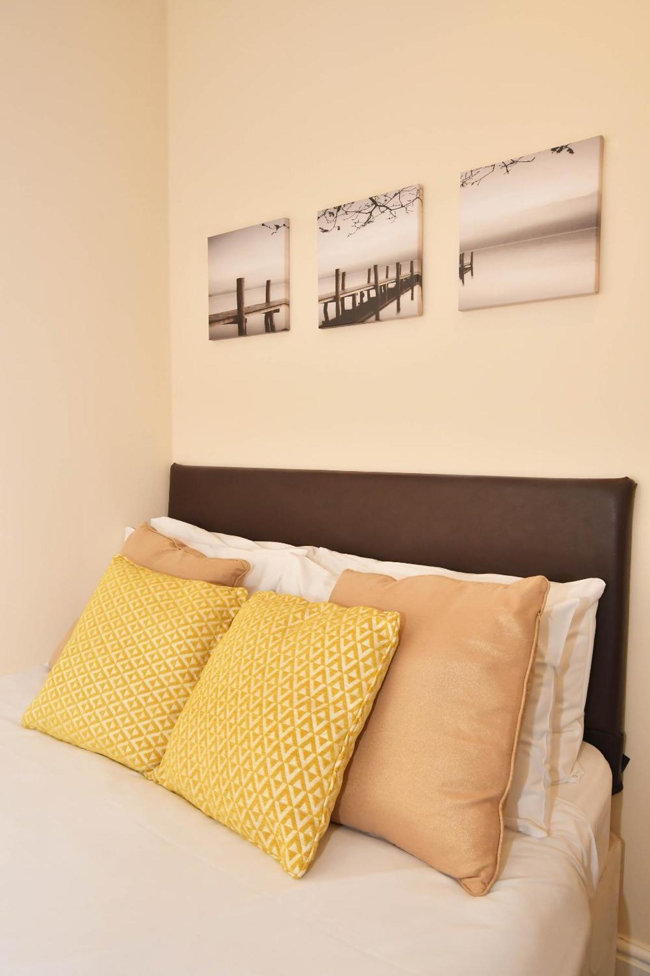 Townhouse @ 178 Ruskin Road Crewe Eksteriør billede