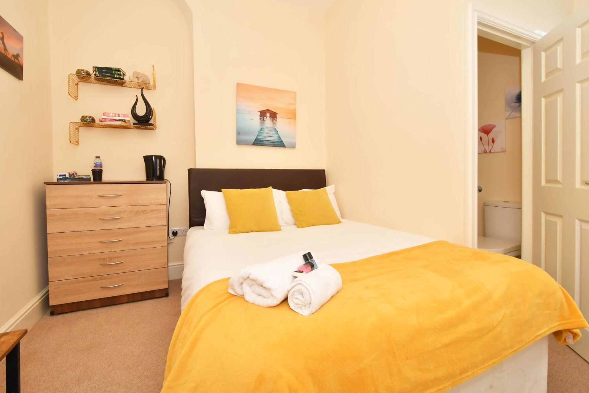 Townhouse @ 178 Ruskin Road Crewe Eksteriør billede