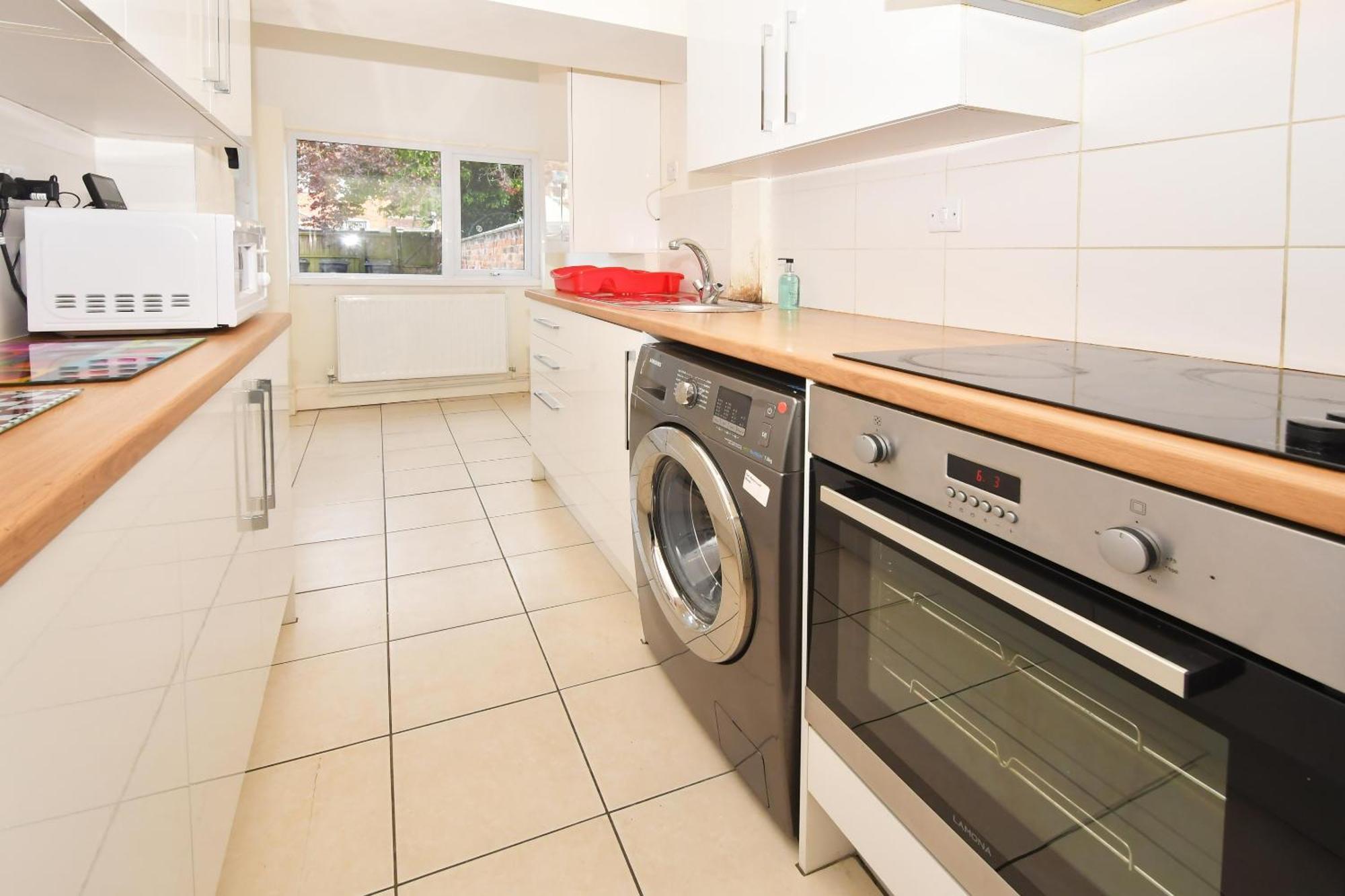 Townhouse @ 178 Ruskin Road Crewe Eksteriør billede