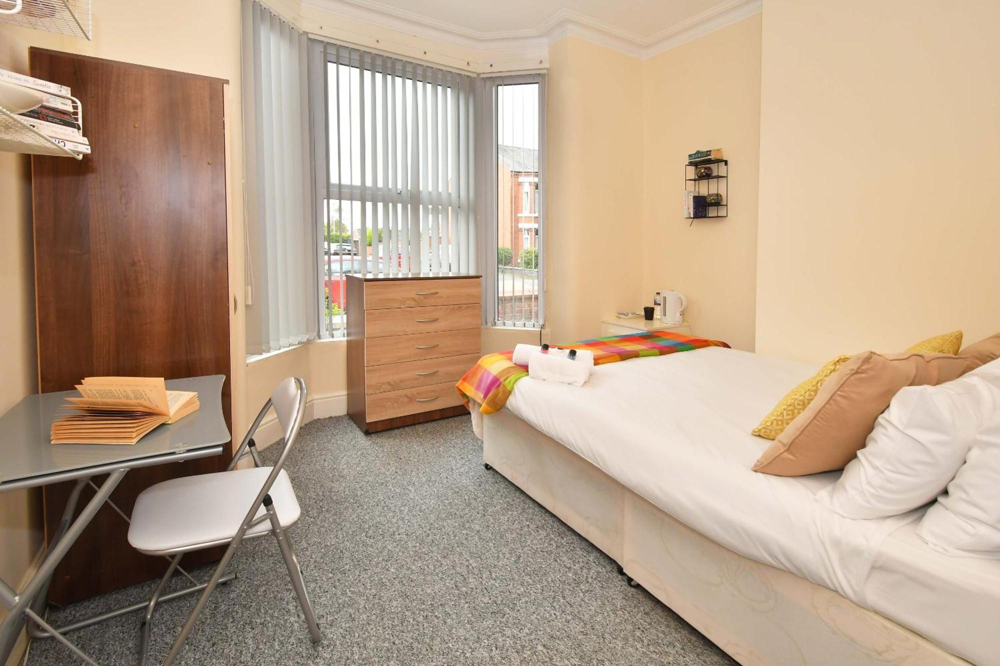 Townhouse @ 178 Ruskin Road Crewe Eksteriør billede