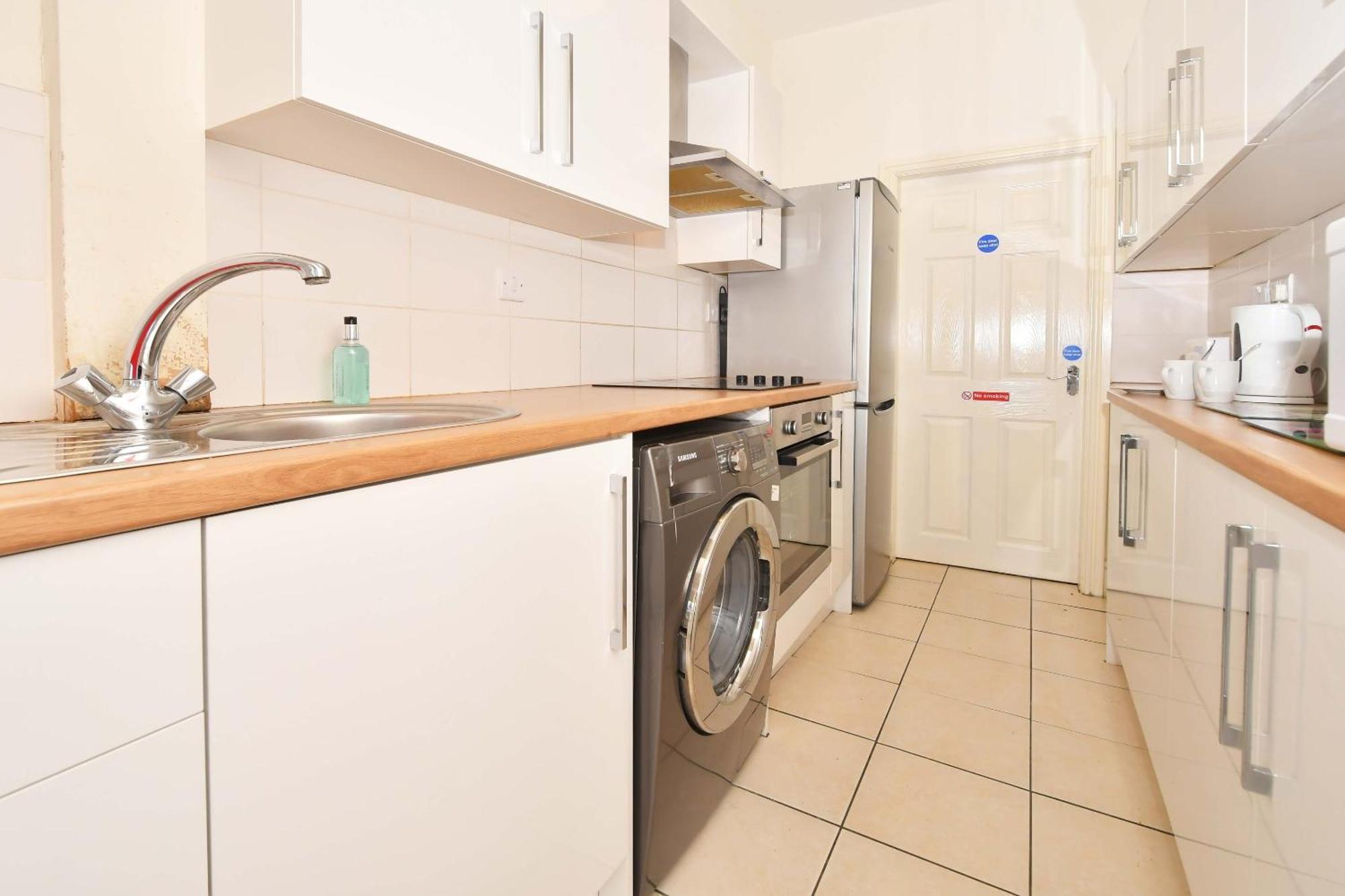 Townhouse @ 178 Ruskin Road Crewe Eksteriør billede