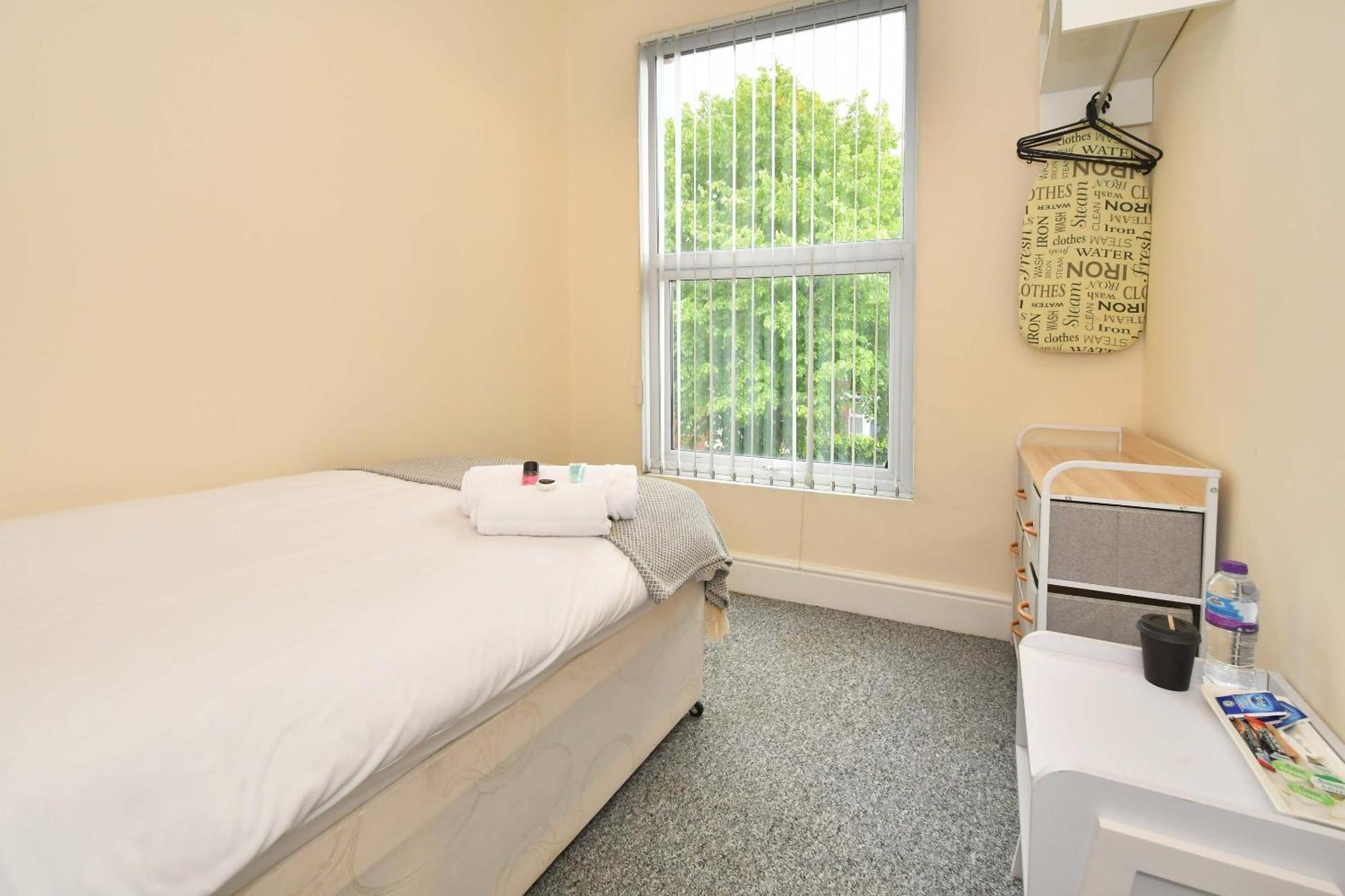 Townhouse @ 178 Ruskin Road Crewe Eksteriør billede
